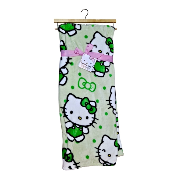 Hello Kitty St Patrick’s Day Throw Blanket Green Shamrock NWT - Picture 1 of 4